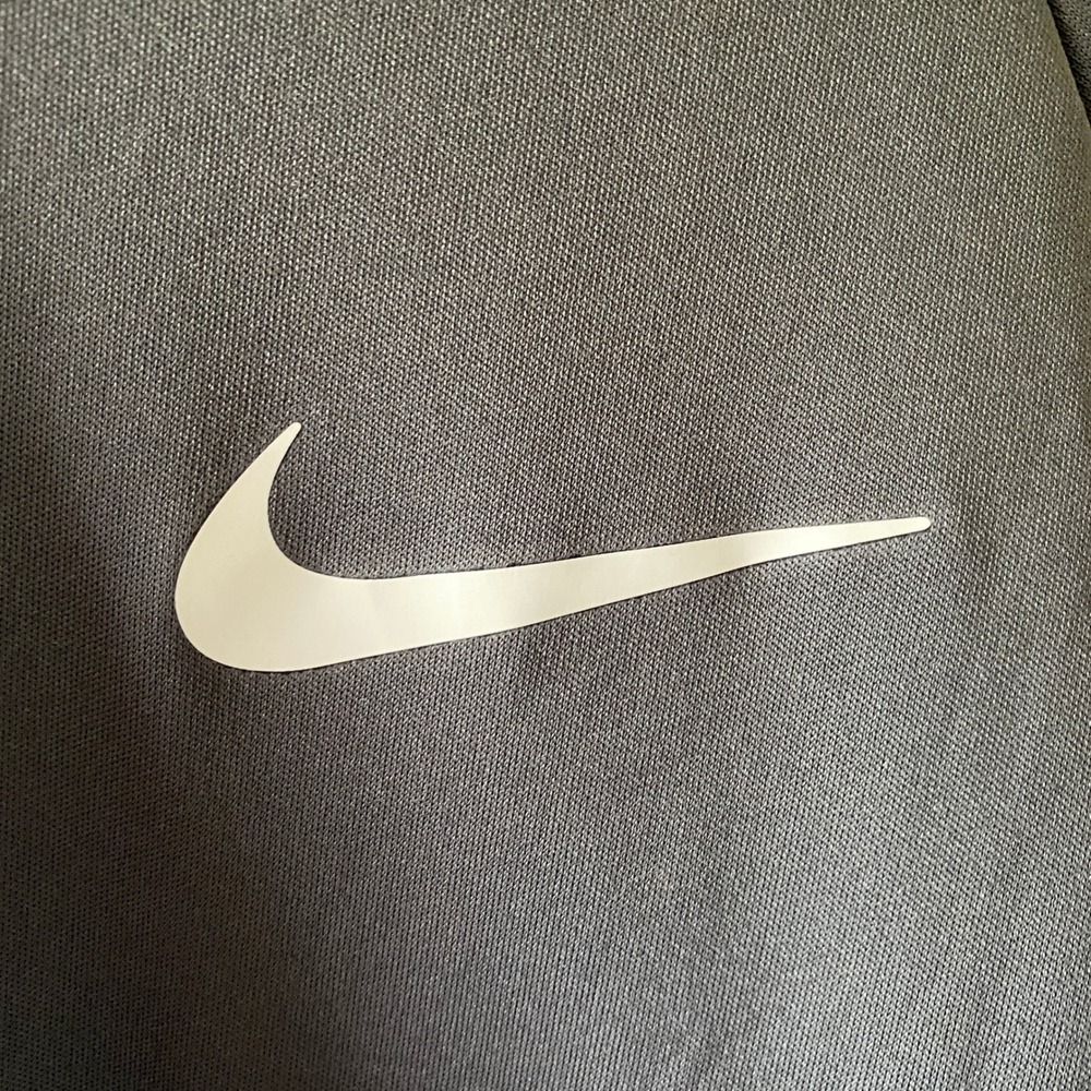 Nike Swim Men's Long-Sleeved Shirt Size M Gray Dri-Fit Logo UPF40 - Picture 3 of 7